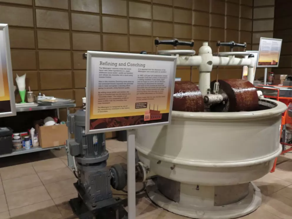The melangeur machine mixes the cocoa with other ingredients, and conching takes place.