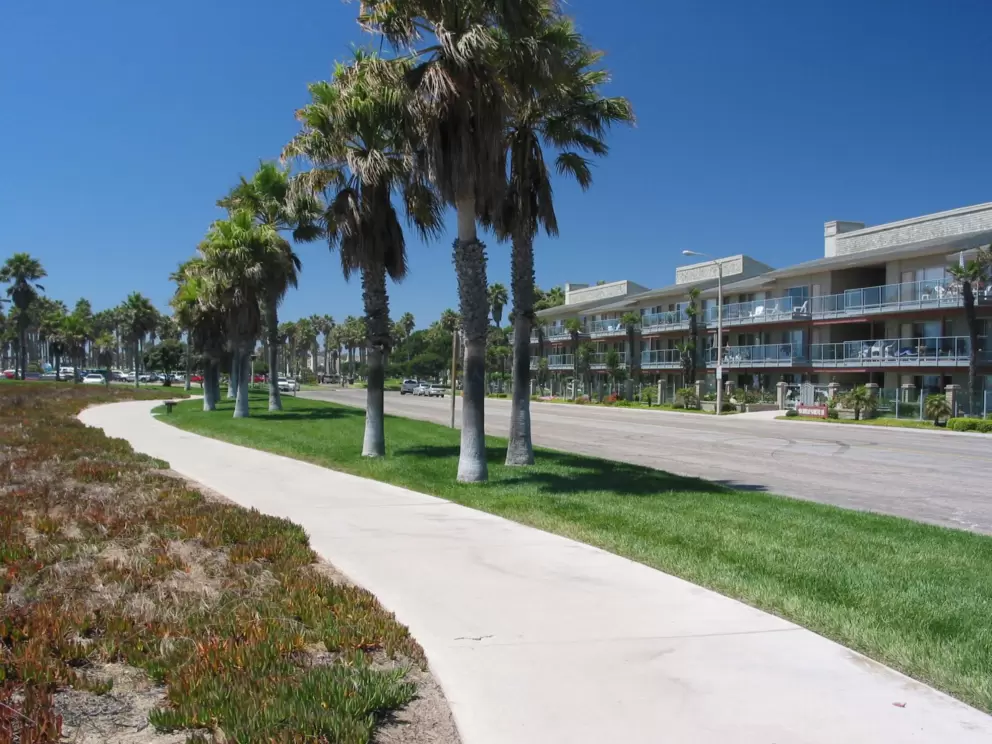Walking paths along Ocean View Dr.