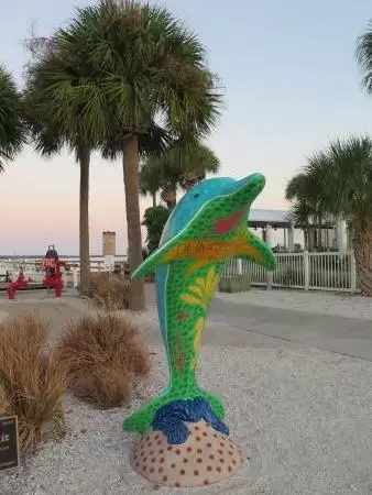 Dolphin sculpture. I love it!