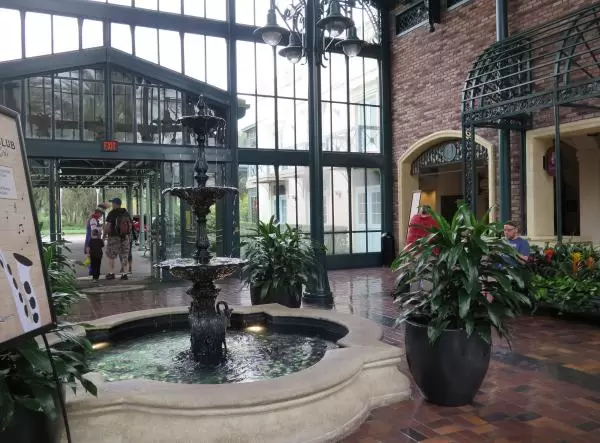 The lobby is handsome.