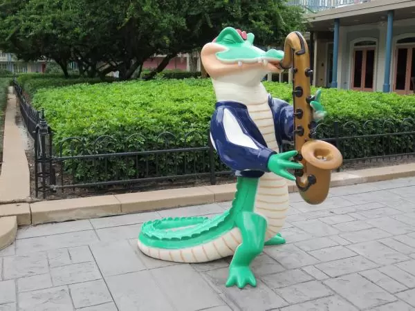 Alligator sculpture playing saxophone.