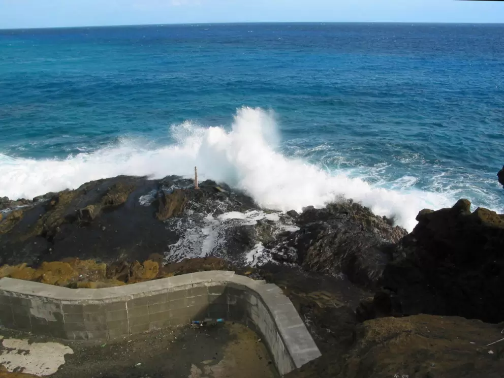 Halona Blowhole Lookout on a beautiful day.