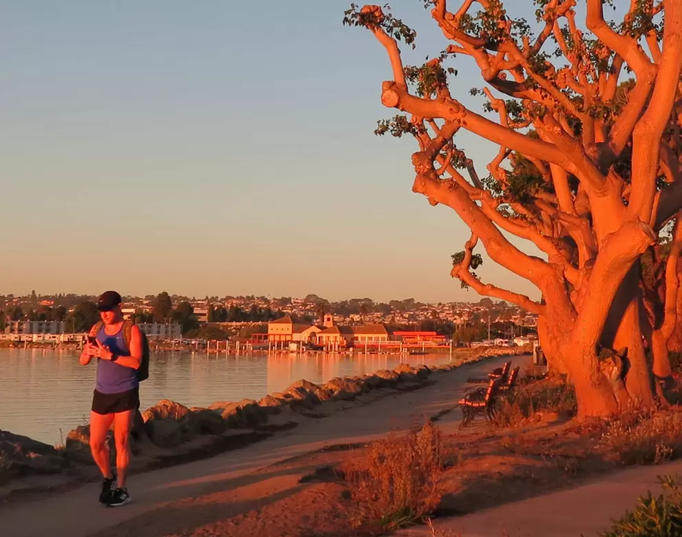 Runner in the early morning.