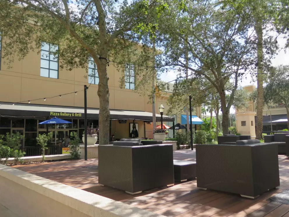 The courtyard in the middle of the mall.