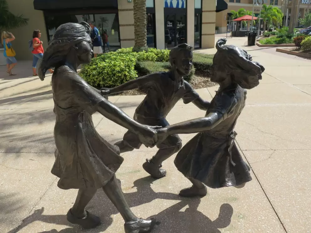 Ring-a-rosie statue.