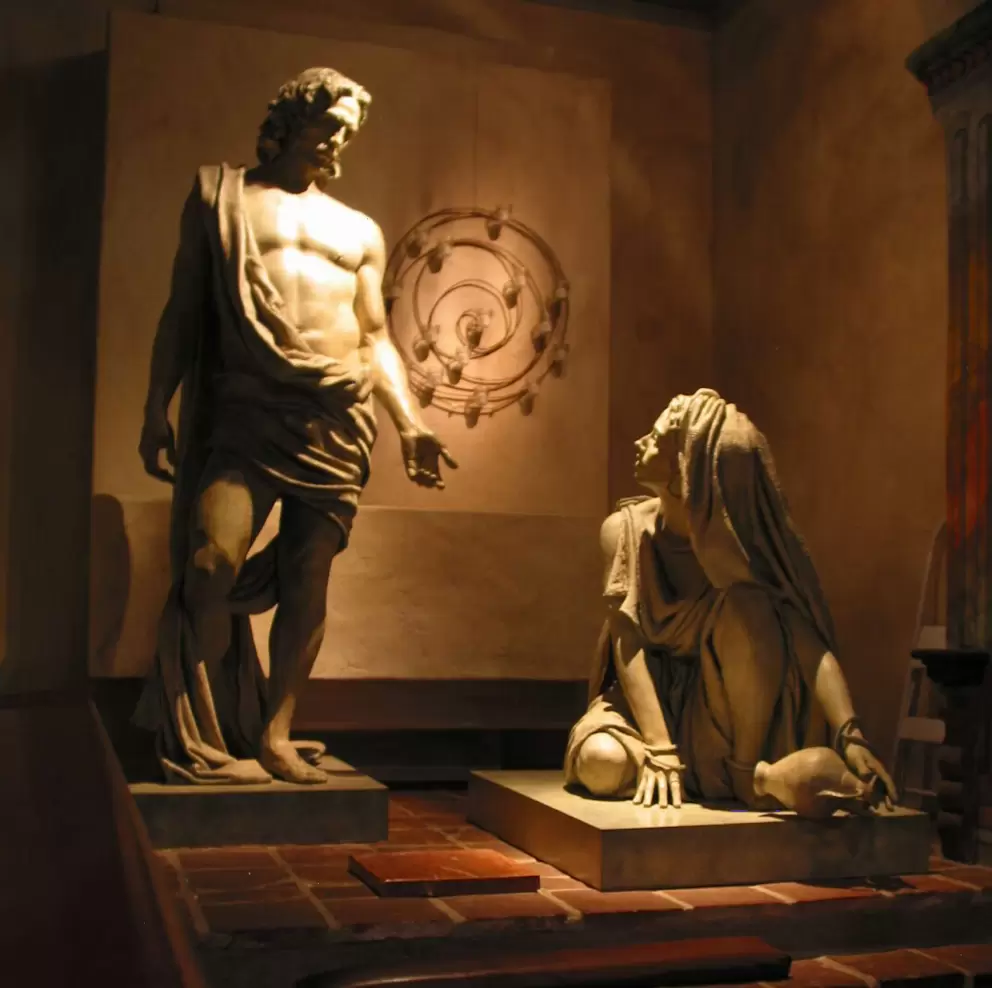 Sculpture lit beautifully.