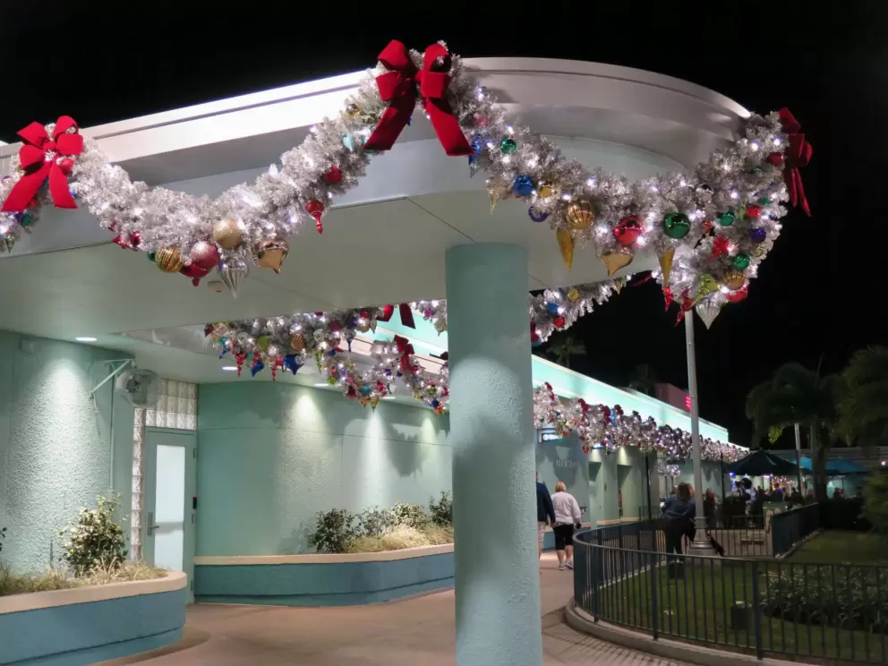 Christmas decorations in silver at the entrance.