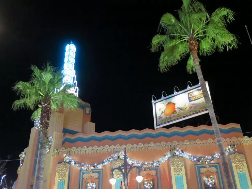 I love this Art Deco building!