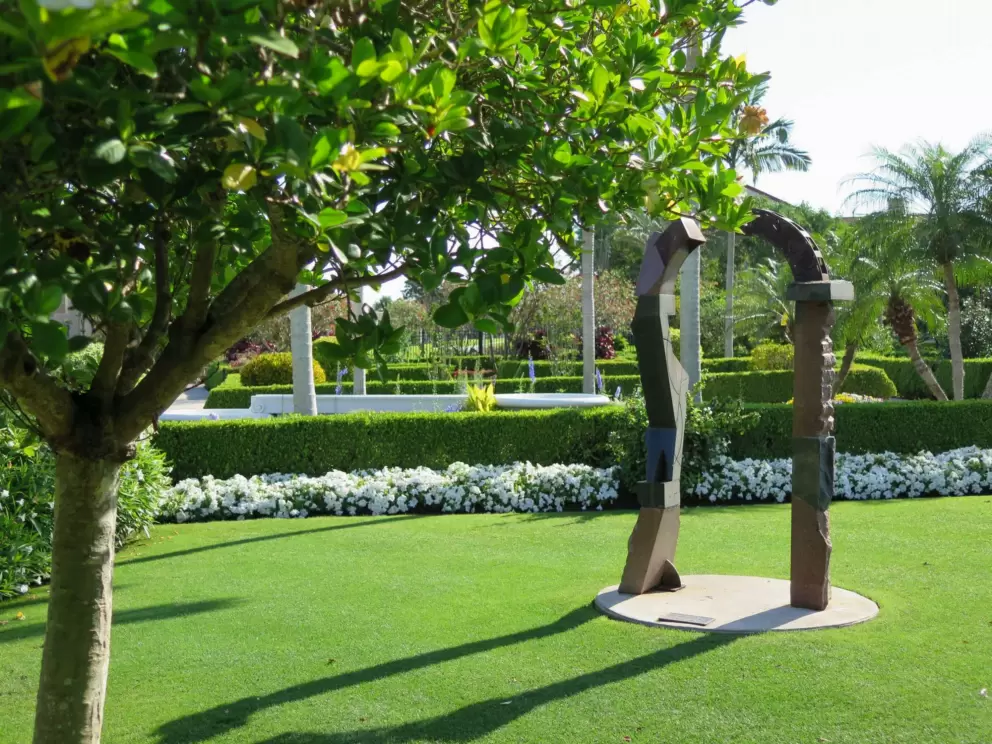 Sculpture and white flowers behind.