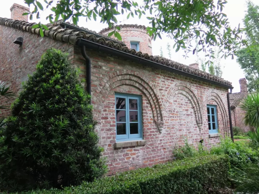 Arches over windows.