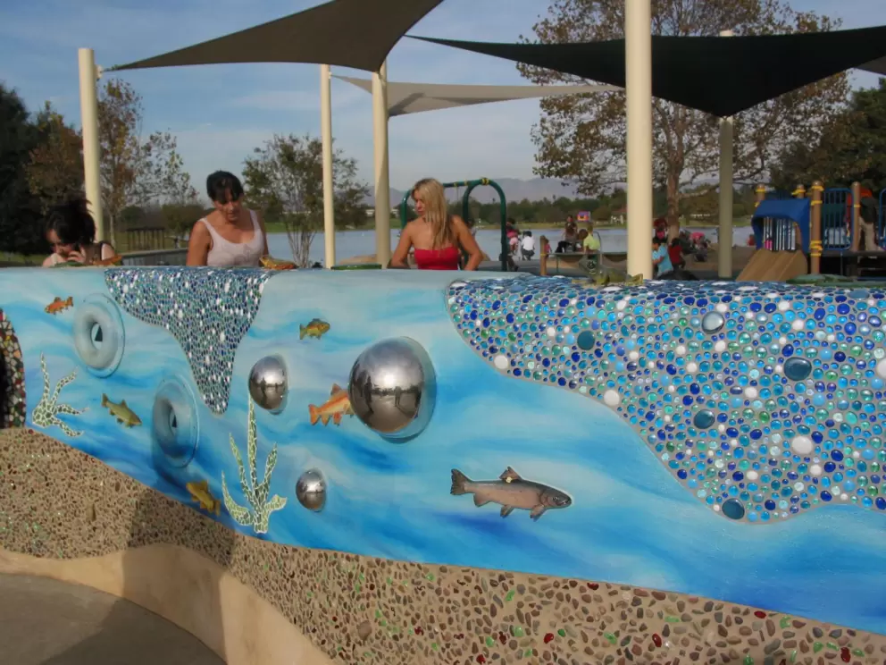 The ocean area where you can spin wheels that make sounds. 