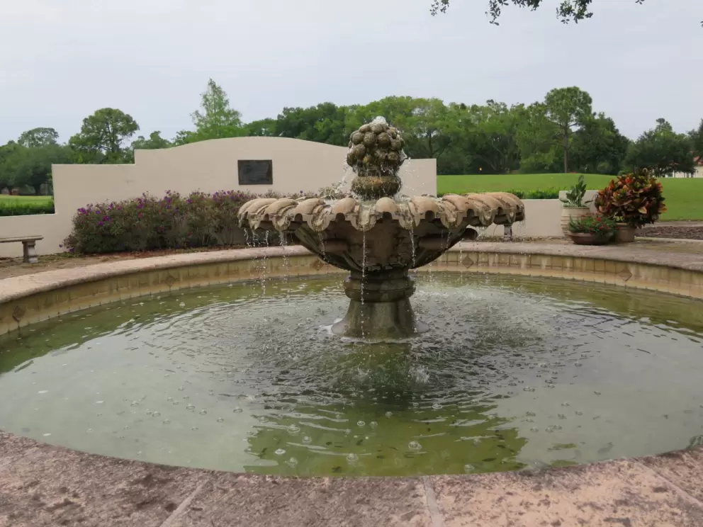 Fountain across Park Ave from Casa Feliz. 