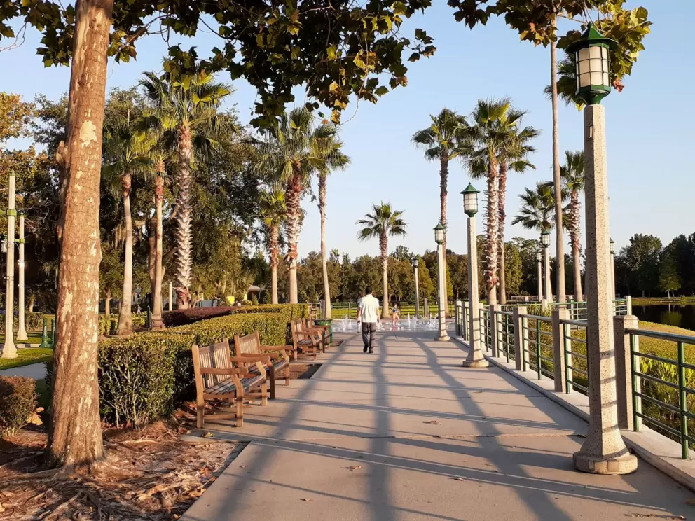 Promenade along the main/first lake.