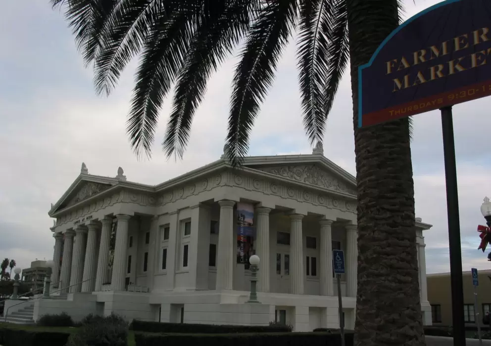 The Neo-Classical Carnegie Art Museum looks out of place. 