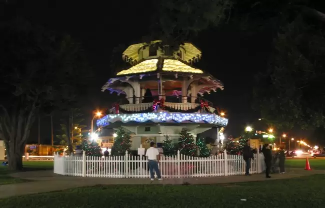 The lights and music show. 