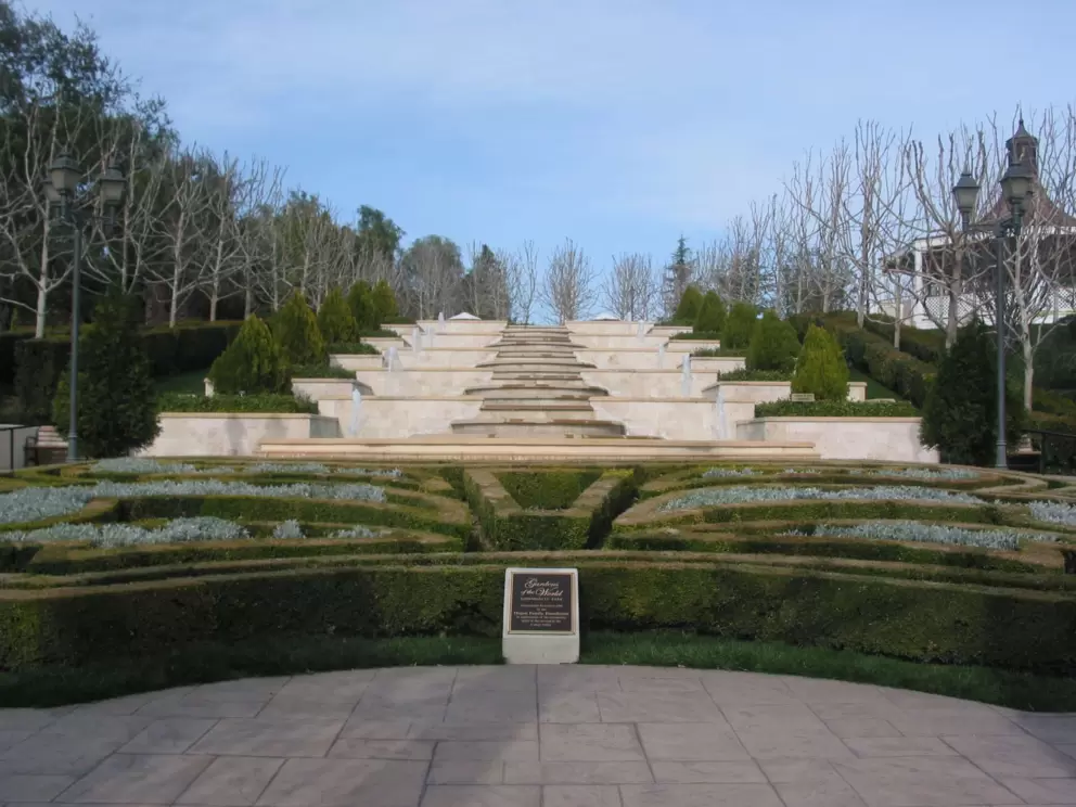 The Versailles fountain.