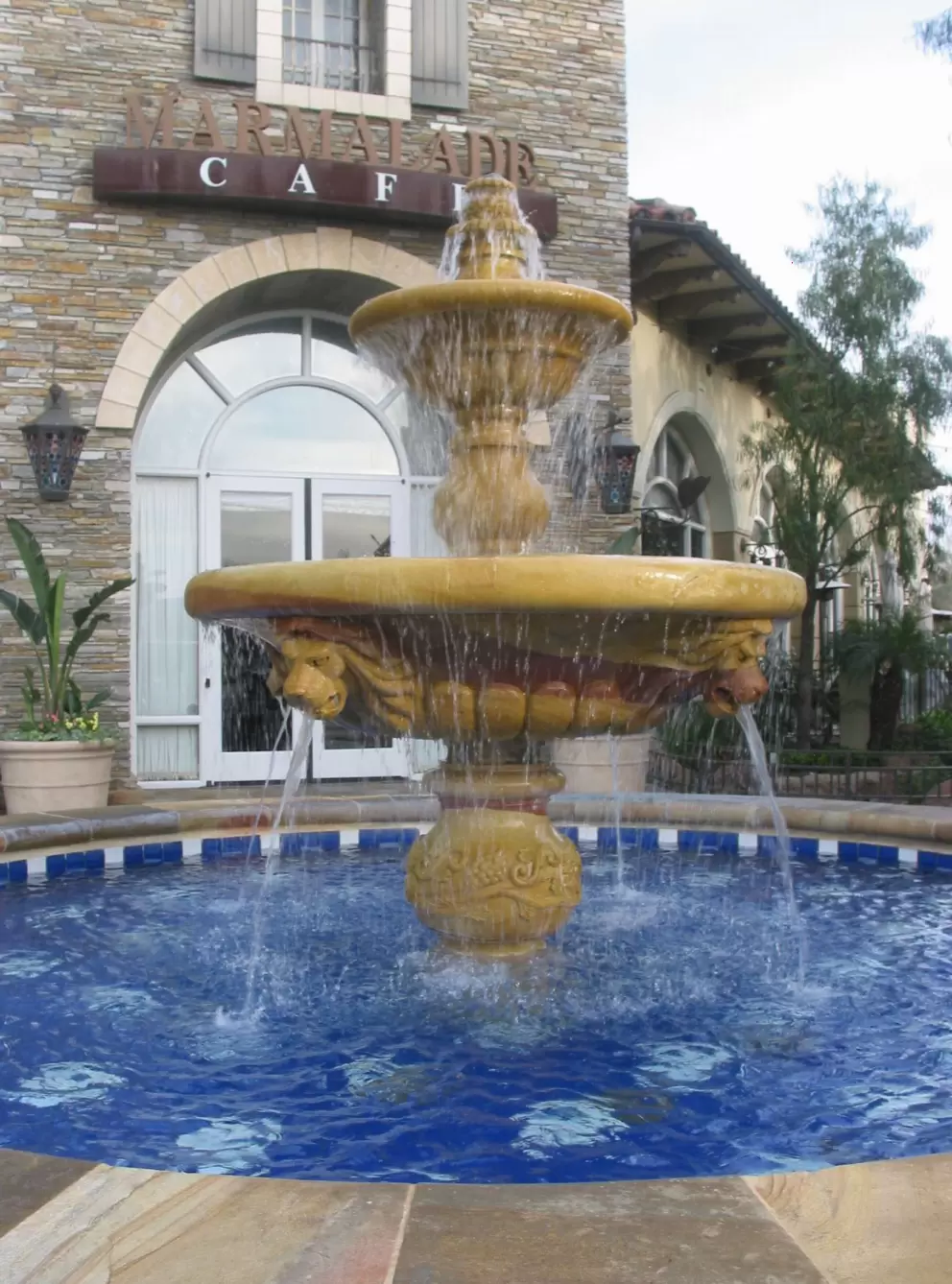 The blue-tiled Spanish fountain- beautiful!