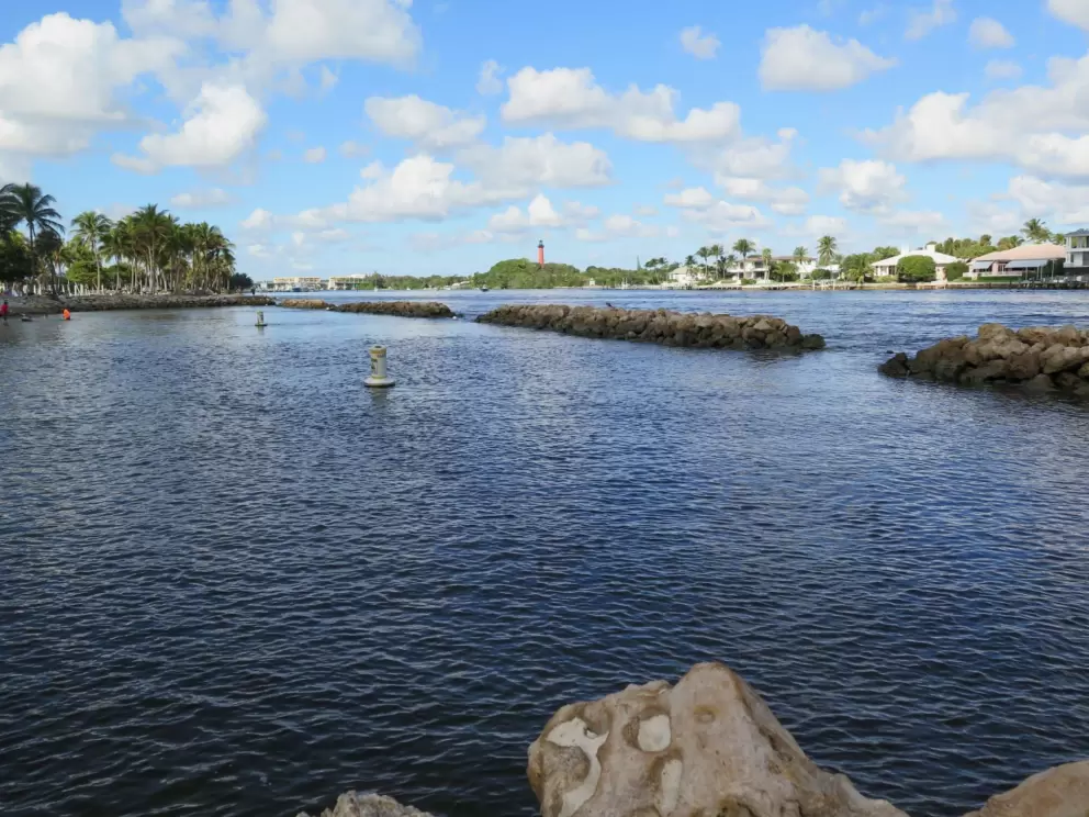 Looking back toward the lighthouse, while walking to the jetty.