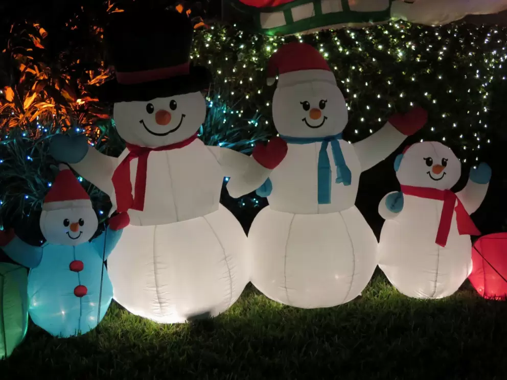 Snowmen family, at a wonderful house on Campus Street.