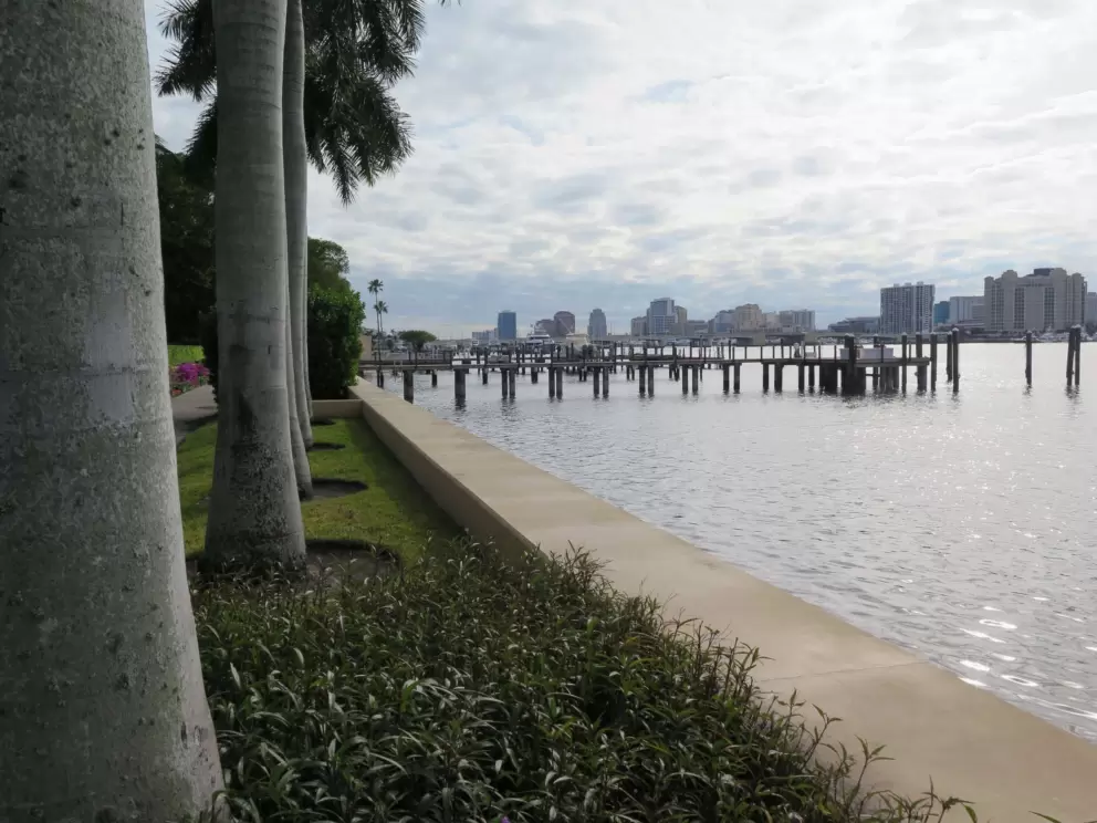 The amazing intracoastal along the trail.