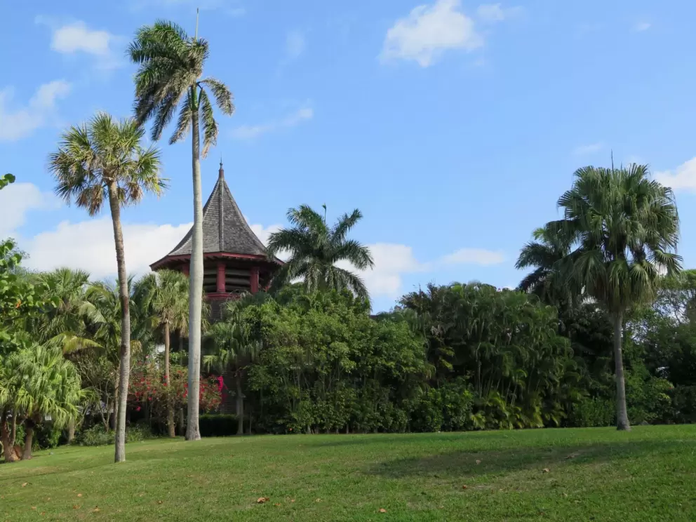 Indonesian-style building reaching up to the sky.