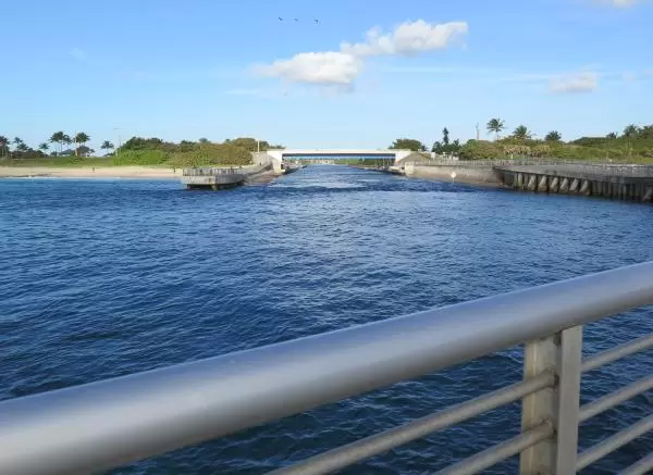 Looking back at the inlet from the pier.