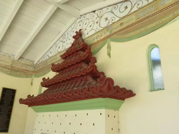 Asian-style decorations in the plaza behind the restrooms.