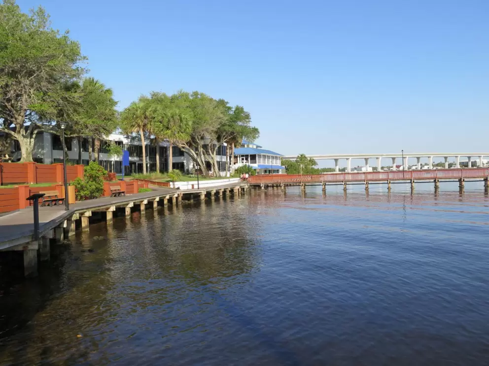 The boardwalk hugs the coast north of the stage.