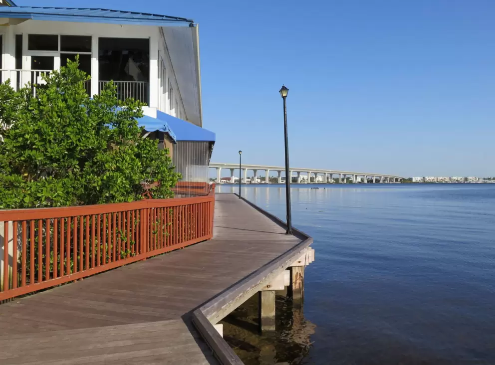The boardwalk as it goes past Waterfront Restaurant.