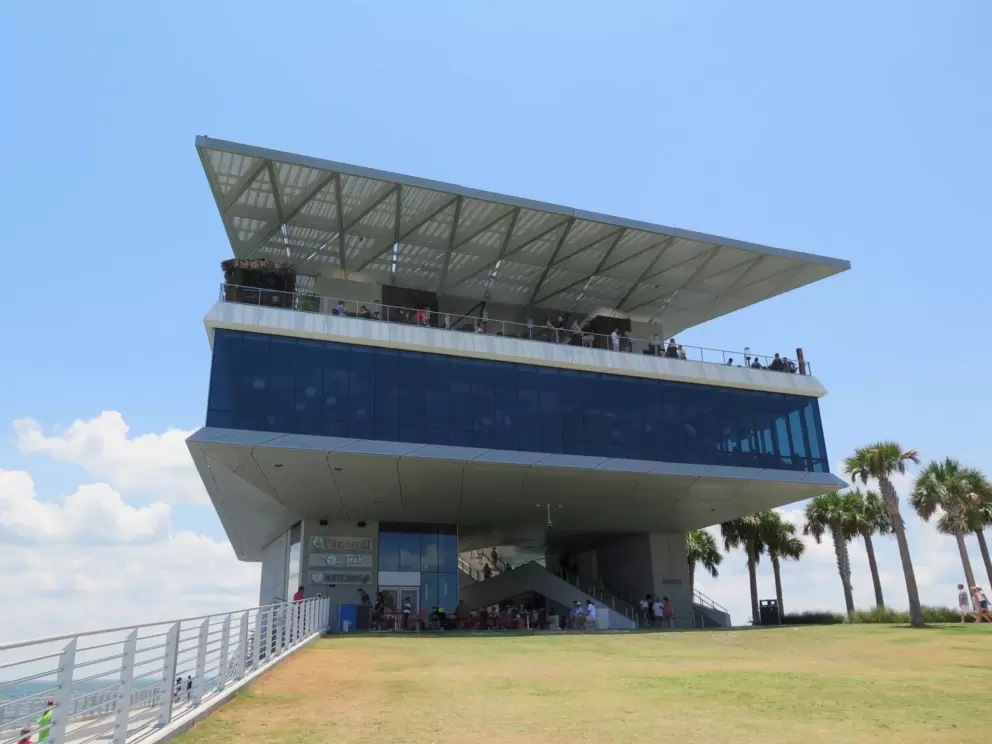 The gorgeous building at the end of the pier, with a rooftop bar.