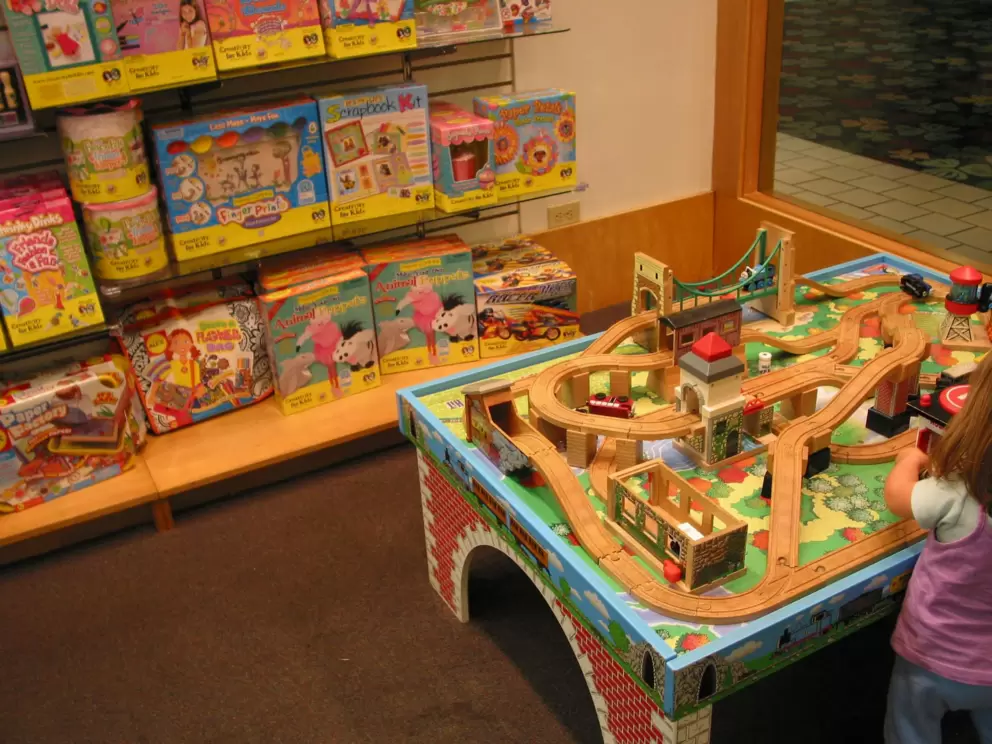 At Thinker Toys, your tot can play while you have a peaceful moment.