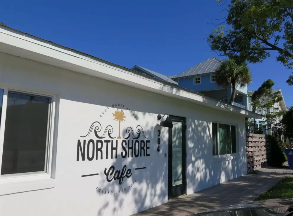 Cute logo of North Shore Cafe, a juicer place.