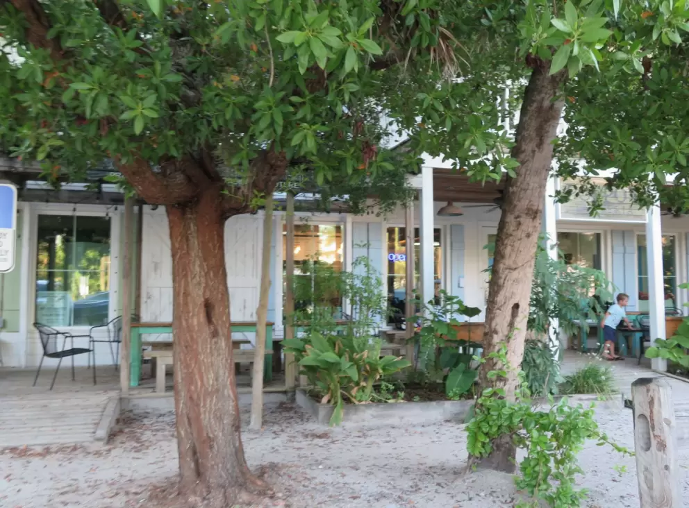 Poppo's Taqueria. See the lovely white sand everywhere!