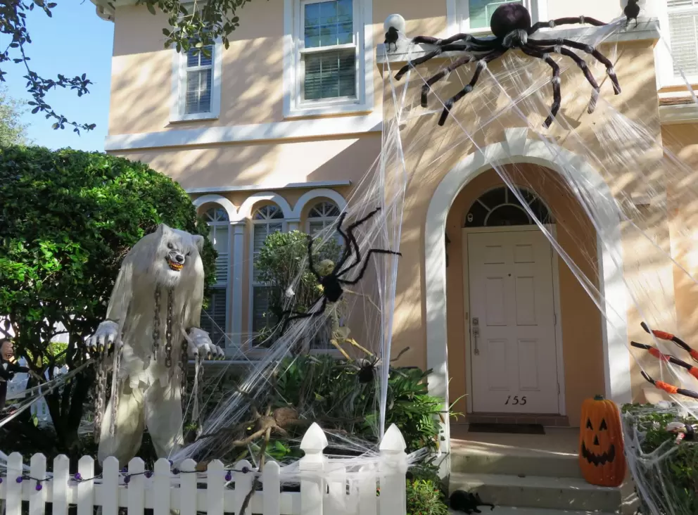 Some of the houses have great Halloween decorations!