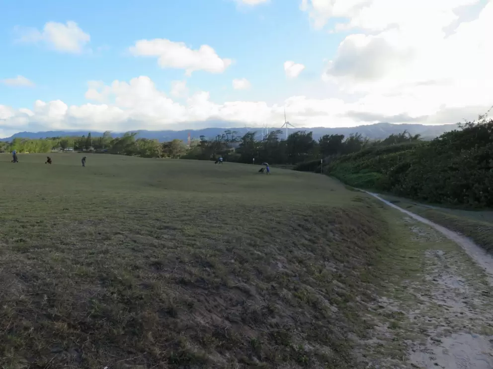 The little trail that runs along the golf course.