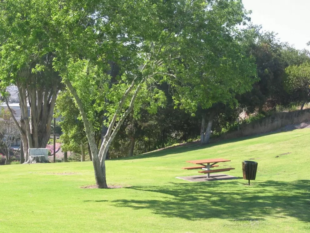 Boosinger Park slopes steeply down.