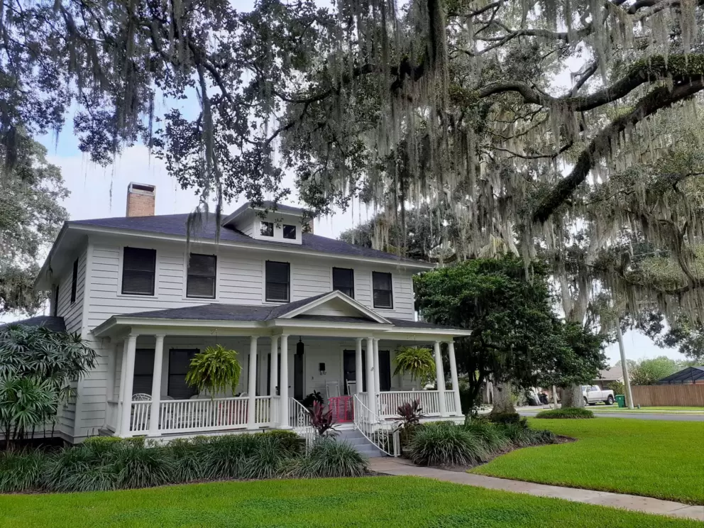Greenest grass and pretty house on Lakeview Ave.