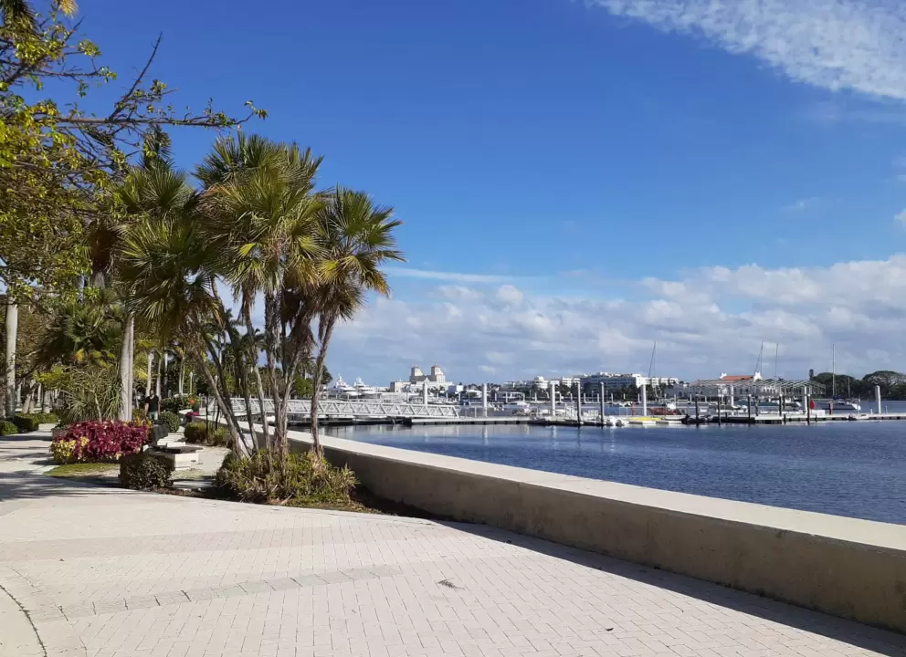 The walkway by the water is wide.