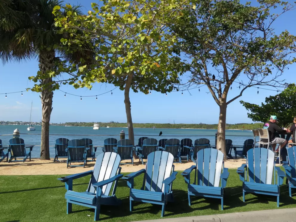 Blue Pointe Bar and Grill is gorgeous.