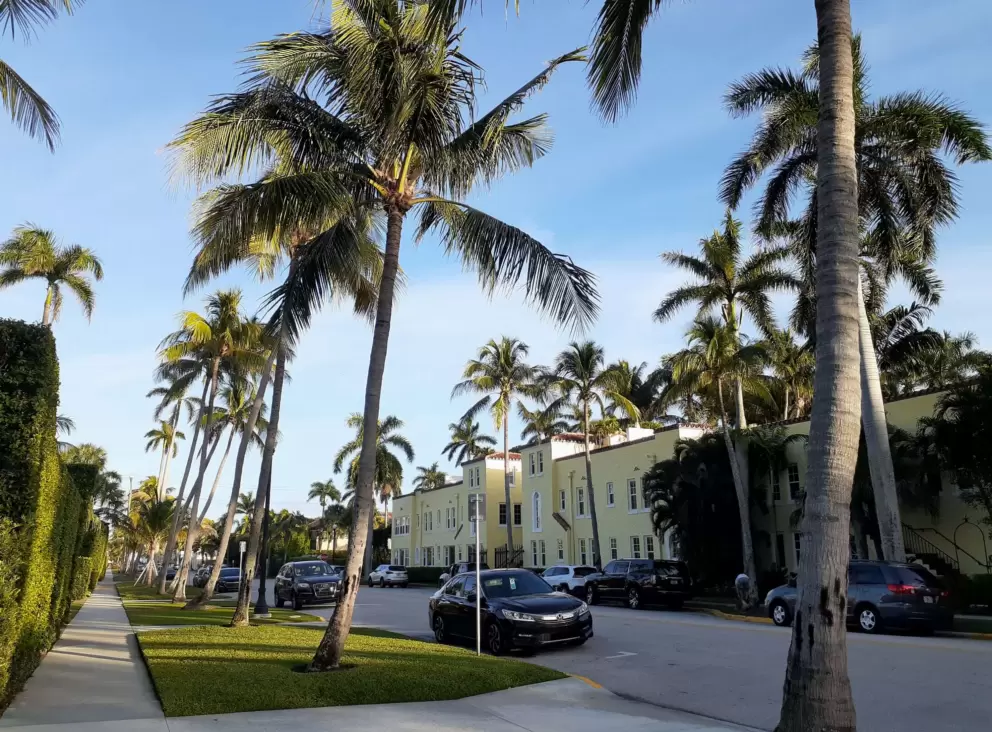 The yellow Brazilian Court Hotel.