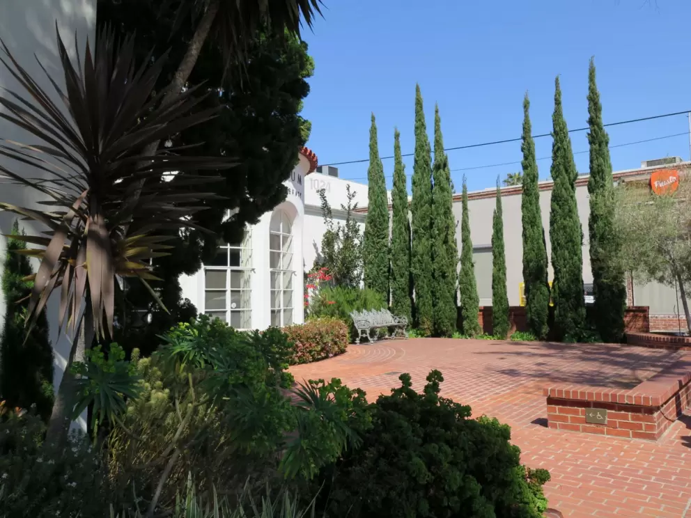 Courtyard of Athenaeum Music &amp; Arts Library. 