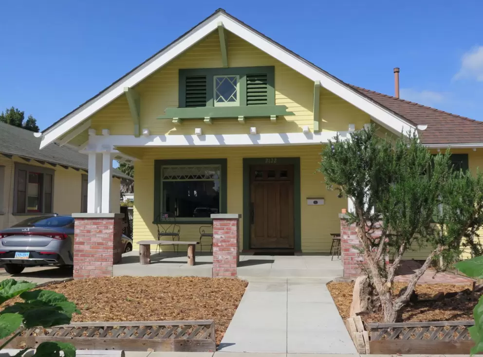 A sweet cottage-style house.