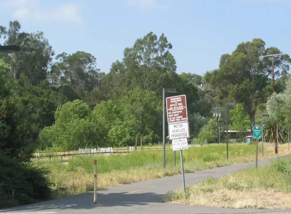 Where the path begins on Modoc Rd.