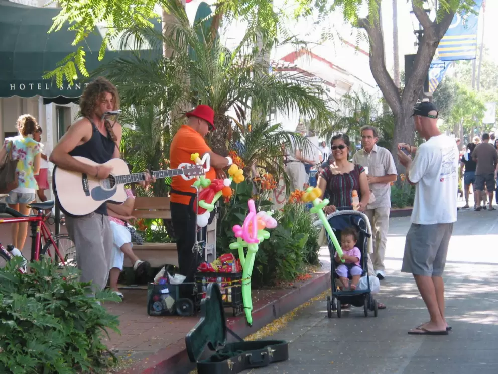 Musicians and balloons. 