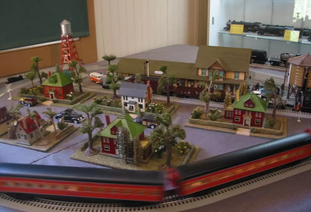 The model with a train with real smoke. 