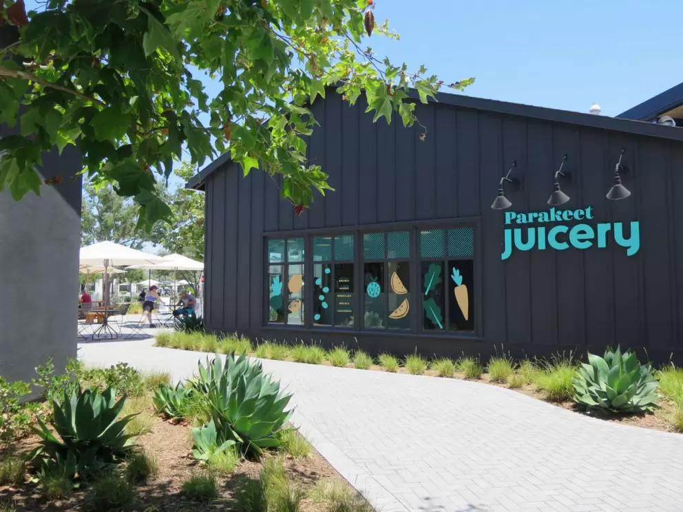 Parakeet Juicery, in a cute building.