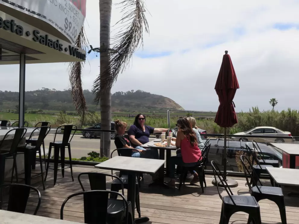 Seating at Buenosera NY Pizzeria.