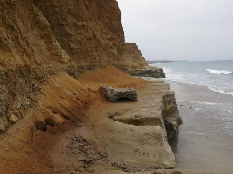 Rock ledge at the shore.
