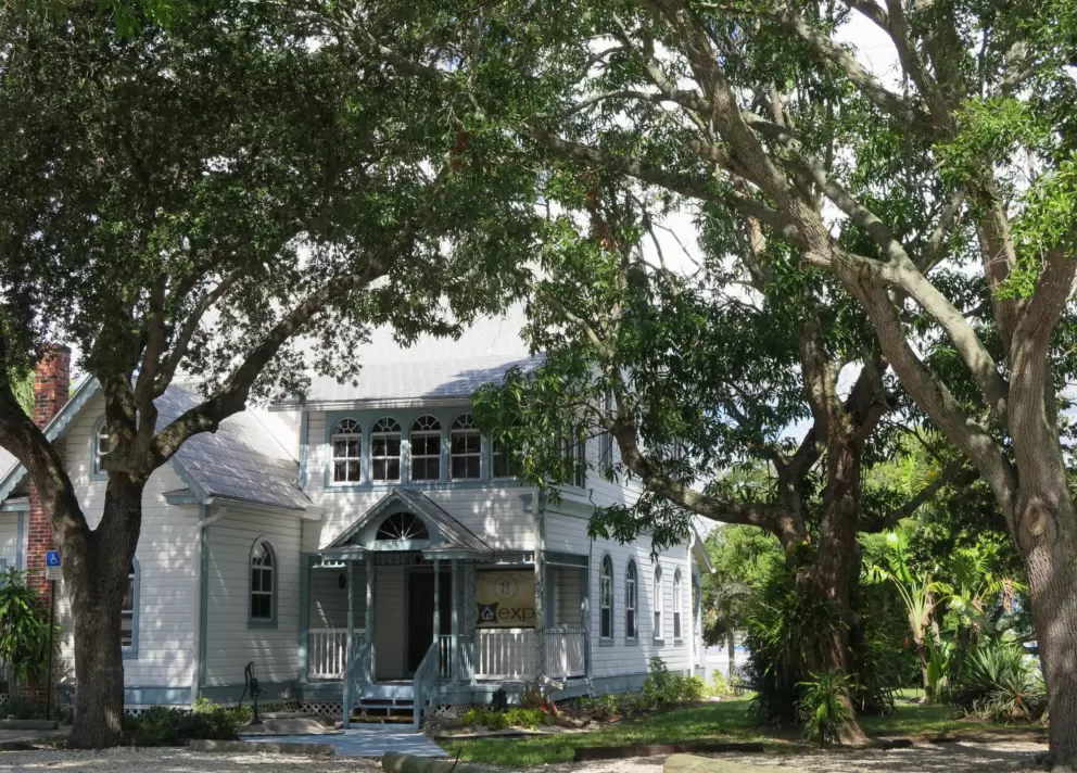Historic building on Atlanta Ave, on a walk between Gilbert's Coffee and Shepard Park.