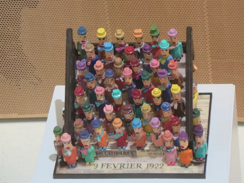 9th of February, 1922. A little sculpture in the window at the Parliament Building.